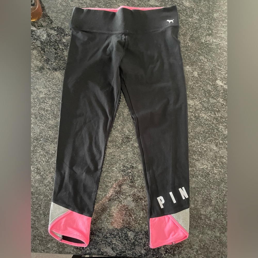 PINK Capri Leggings. NWOT